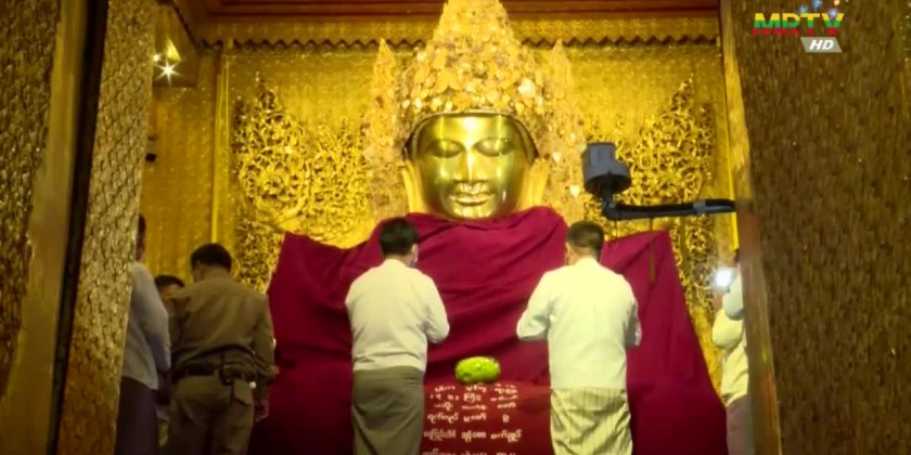 Full Moon Day of Tazaungmon: Matho Thingan offering ceremony at